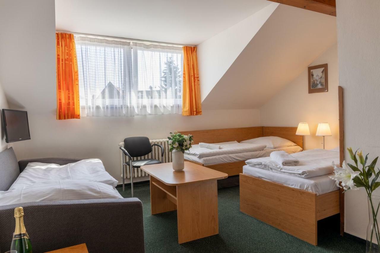 Kanárek 3* Prag